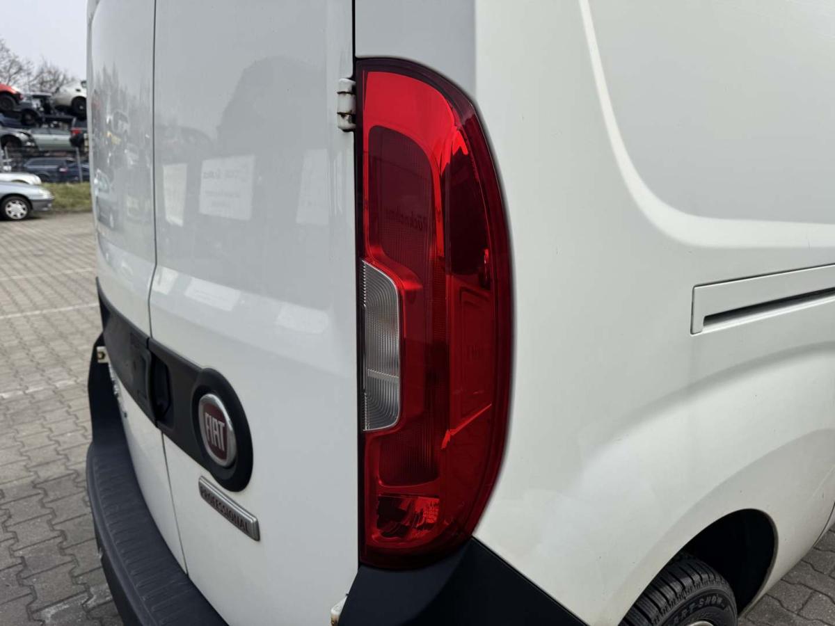 Fiat Doblo 2 original R&uuml;cklicht R&uuml;ckleuchte Schlussleuchte rechts Facelift Bj.2018